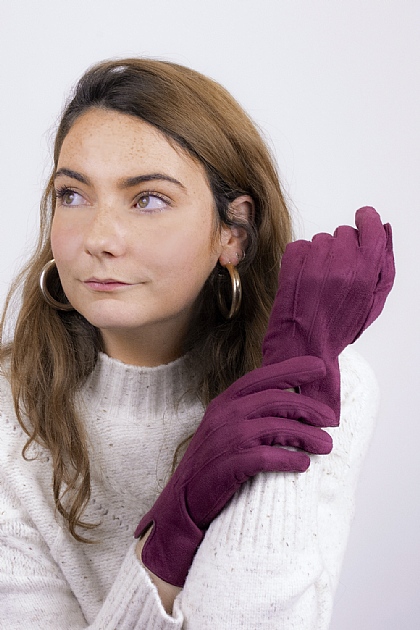 Faux Suede Gloves in Burgundy
